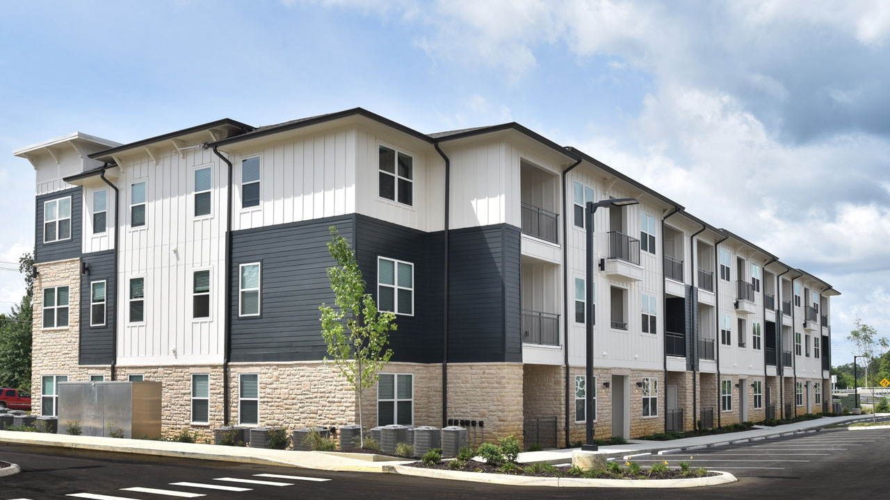 Lakemoor Station Apartments - Mobile Header
